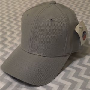 City Hunter, grey fitted baseball cap.